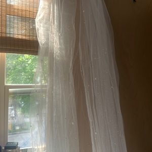 Gorgeous pearl wedding veil